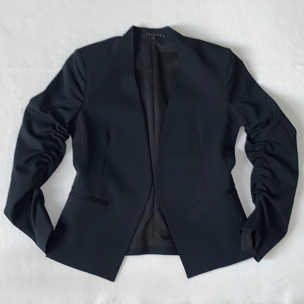 THEORY WOMEN’S BLAZER SIZE 4